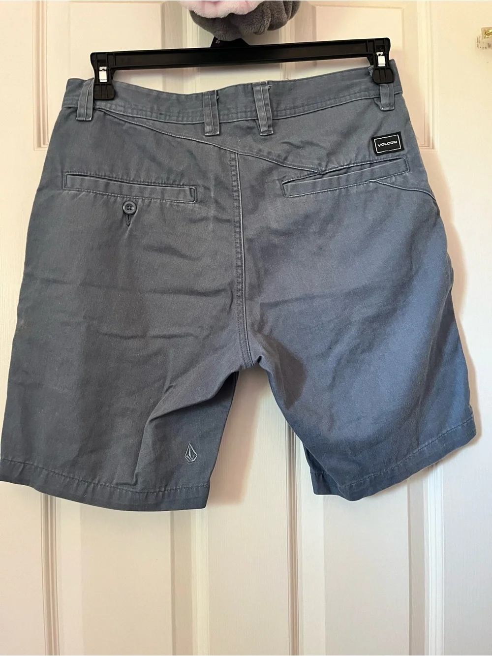 volcom men’s slate blue flat front casual shorts